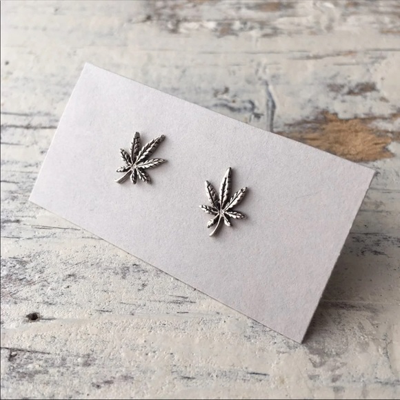 sterling silver mary jane leaf stud earrings ✨ - Picture 3 of 5